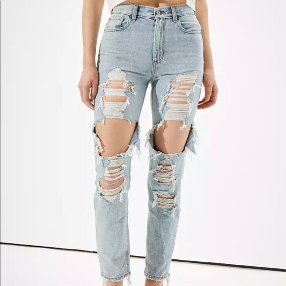 AMERICAN EAGLE Ripped Distressed Mom Jeans Size 6 100% Cotton In Blown Out Blue